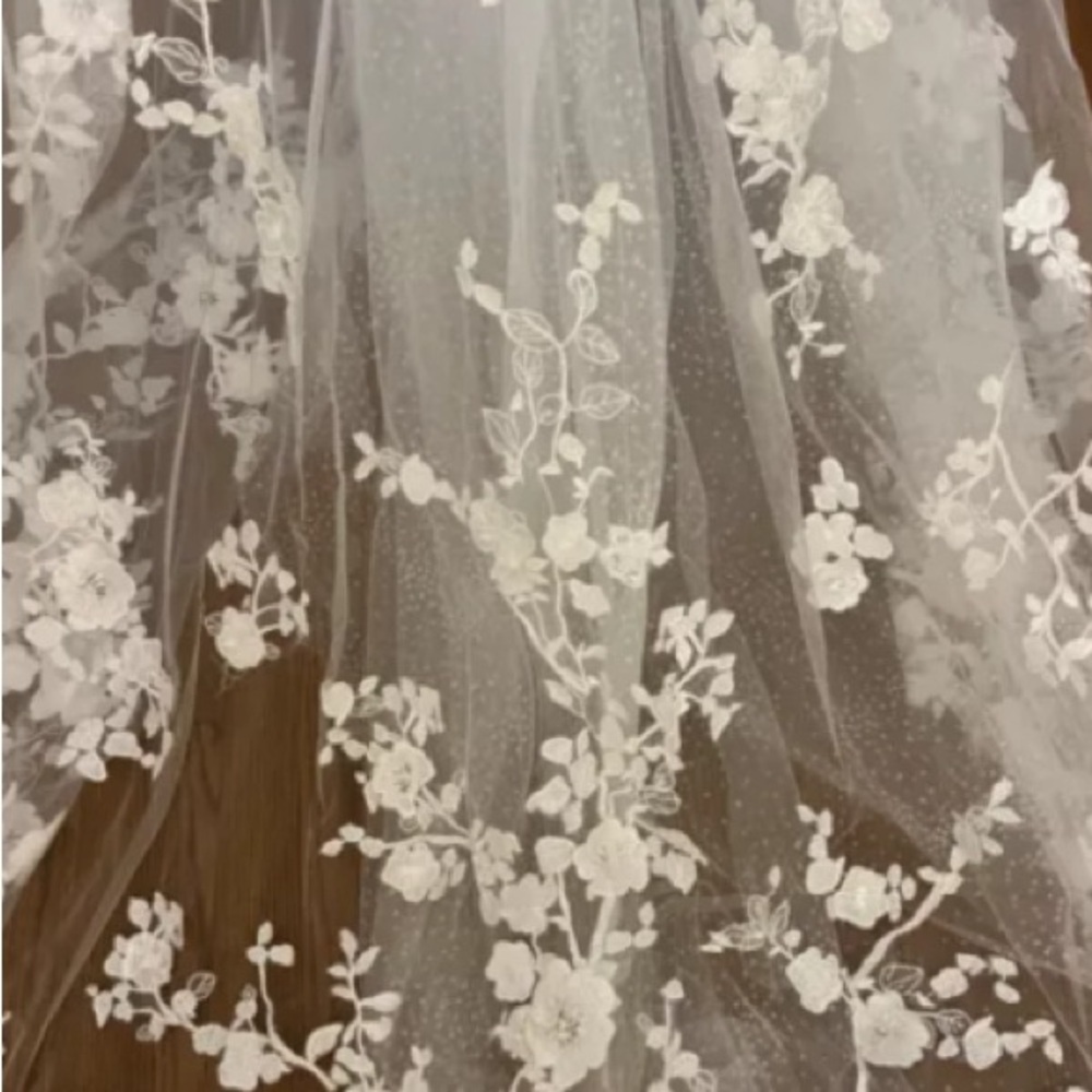 Wedding dress New without Tags No brand
Lace with sheath V-neck. Gorgeous! - Picture 9 of 10